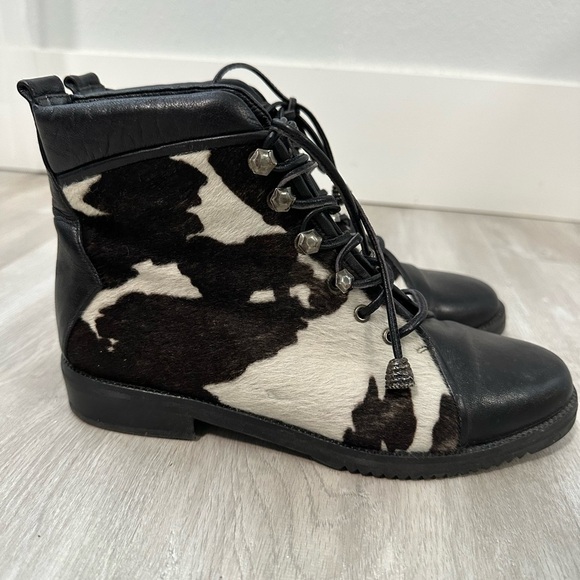 Stuart Weitzman Spanish Crafted Cowhide Lace-Up Ankle Boots Ladies Size 4W - Picture 5 of 13